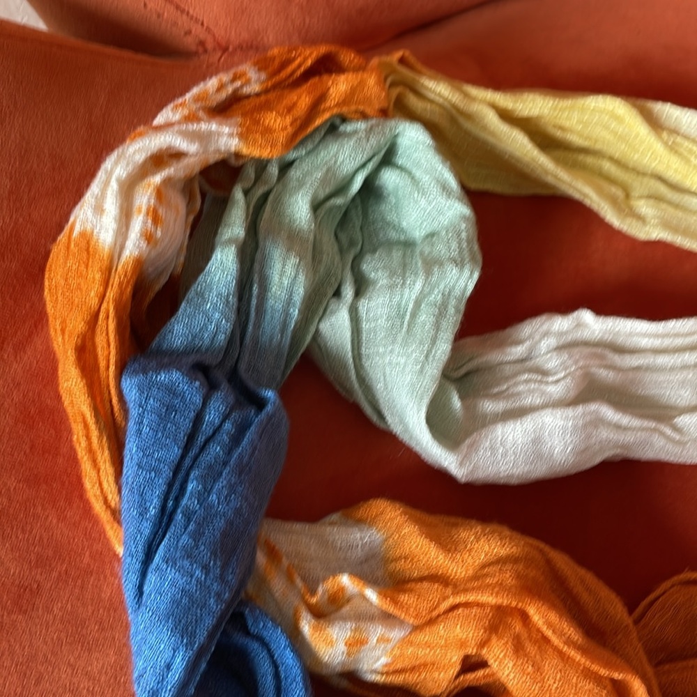 Derek Heart Multicolor scarf with fringed ends